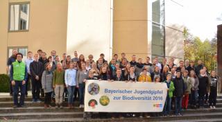 Auf Einladung der Bayerischen Umweltministerin Ulrike Scharf fand in München der erste "Bayerische Jugendgipfel zur Biodiversität" statt. Teilgenommen haben mehr als 80 Jugendliche aus zehn Organisationen, darunter die Naturschutzjugend im LBV, die Jugend im Bund Naturschutz, der Deutsche Jugendbund für Naturbeobachtung und die Katholische Landjugend.