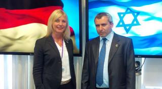 Bayern und Israel intensivieren Zusammenarbeit bei Wassernutzung und Klimagasen; v.l.n.r: Umweltminister Zeev Elkin, Umweltministerin Ulrike Scharf