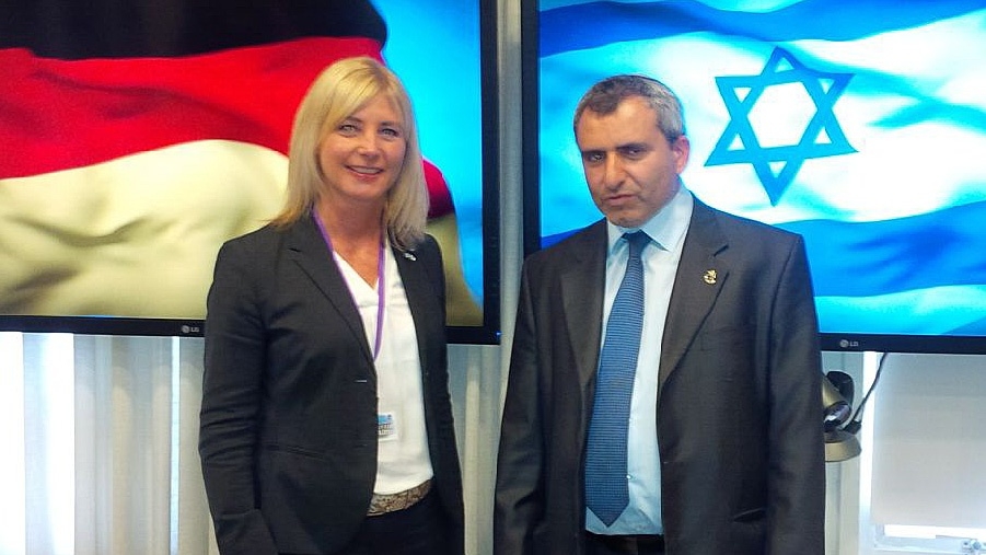 Pressebild: Bayern und Israel intensivieren Zusammenarbeit bei Wassernutzung und Klimagasen; v.l.n.r: Umweltminister Zeev Elkin, Umweltministerin Ulrike Scharf