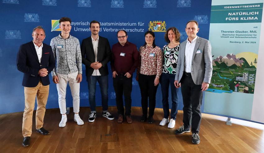 Gruppenbild mit Minister Glauber