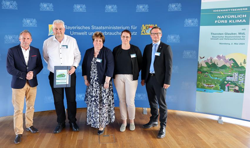 Gruppenbild mit Minister Glauber