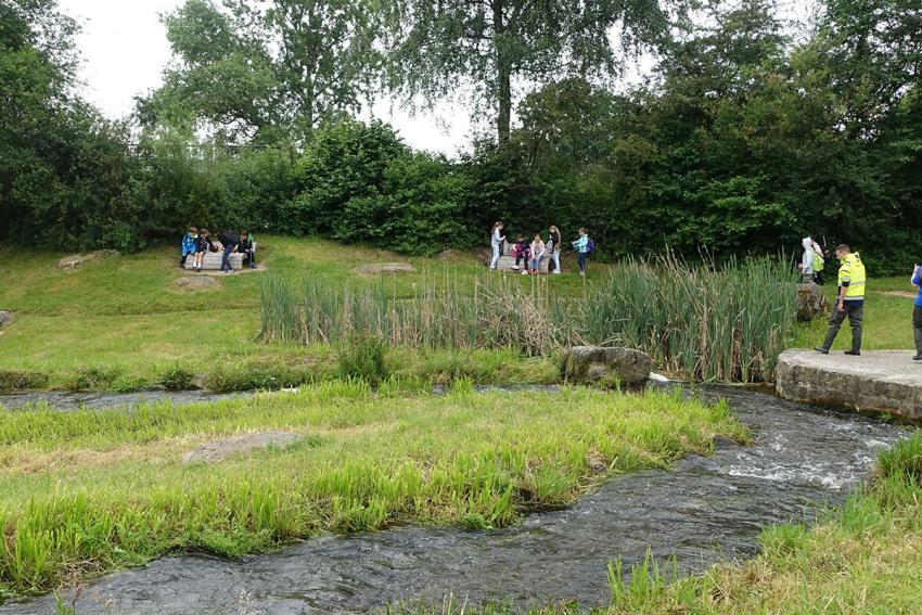 Exkursion mit Schülergruppe, Foto: Wasserwirtschaftsamt Weiden