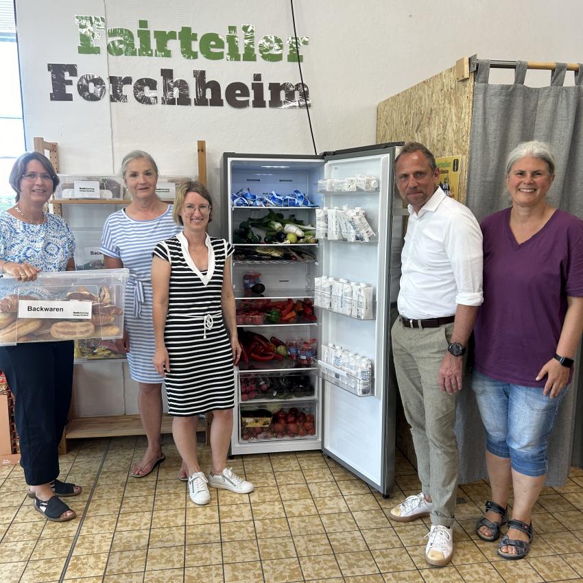 Umweltminister Thorsten Glauber eröffnet Foodsharing-Fairteiler im Kreislaufkaufhaus Forchheim
