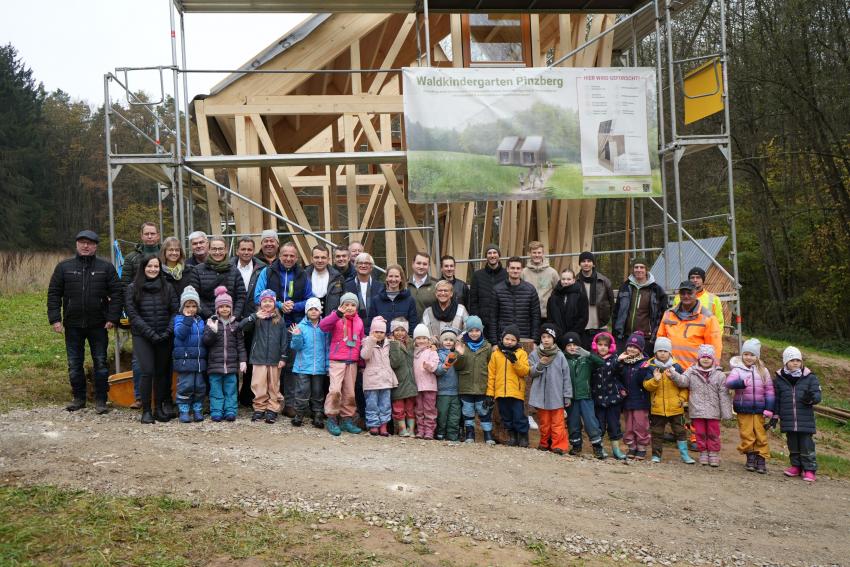 Gruppenbild vom Richtfest zum Forschungsvorhaben 