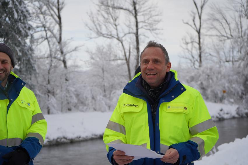 Umweltminister Glauber hält Rede