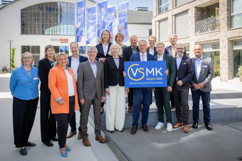 Die Teilnehmerinnen und Teilnehmer der 16. Amtschefkonferenz zum Verbraucherschutz, die im Vorfeld der VSMK stattfindet.