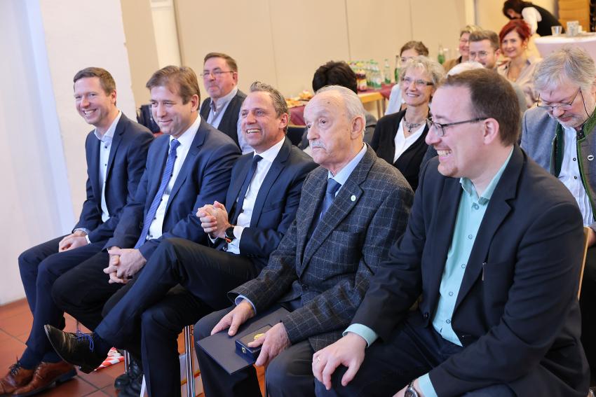 Gruppenbild Publikum v.l.n.r.:  Landrat Florian Wiedemann, Landrat Dr. Hermann Ulm, Umweltminister Thorsten Glauber, Dieter Preu, Bürgermeister Martin Walz