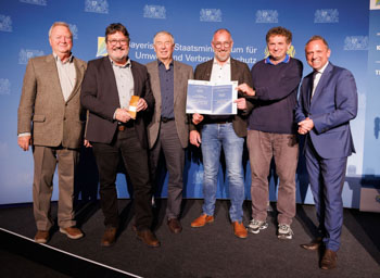 Umweltminister Thorsten Glauber und Vertreterinnen und Vertreter der Gemeinde Fuchstal